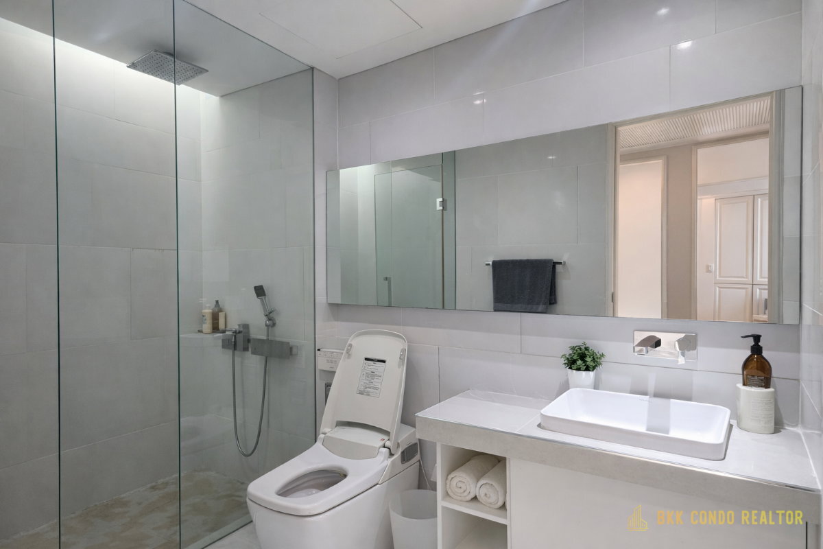 1-Bedroom Condo for Rent at The Bangkok Sathon (64 sqm) — Saint Louis BTS