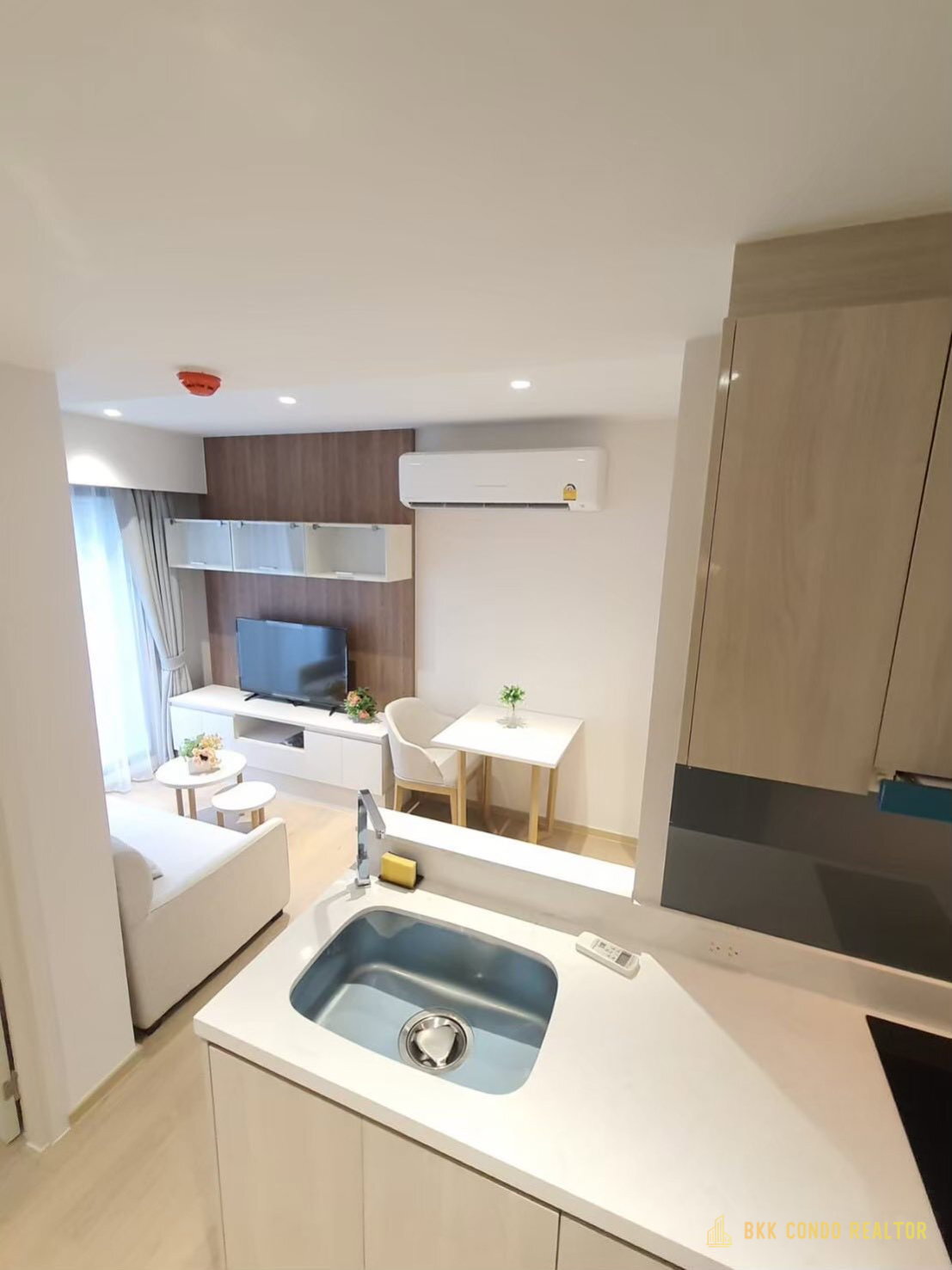 1-Bedroom Condo for Rent at Runesu Thonglor 5 (30 sqm) — Thonglor BTS