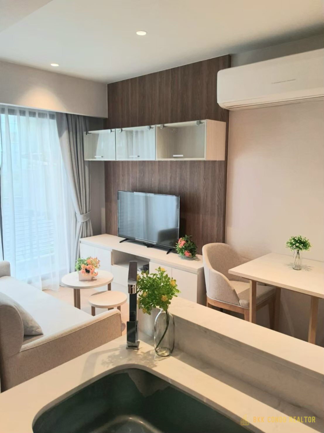 1-Bedroom Condo for Rent at Runesu Thonglor 5 (30 sqm) — Thonglor BTS