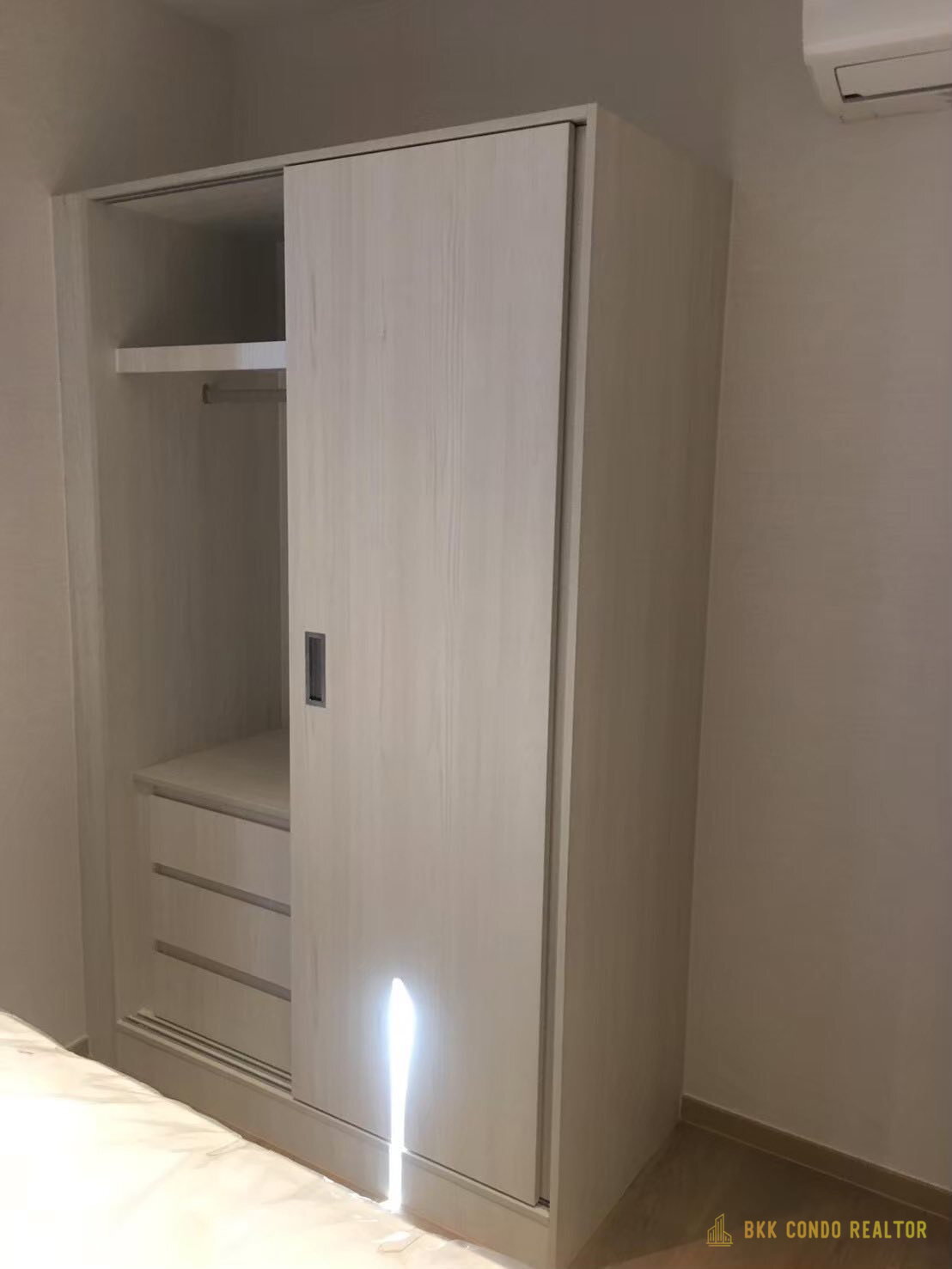 1-Bedroom Condo for Rent at Runesu Thonglor 5 (30 sqm) — Thonglor BTS
