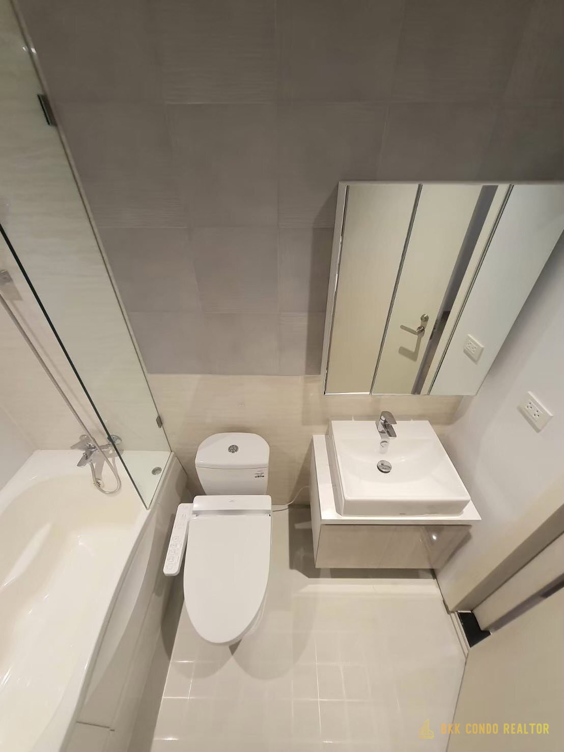 1-Bedroom Condo for Rent at Runesu Thonglor 5 (30 sqm) — Thonglor BTS