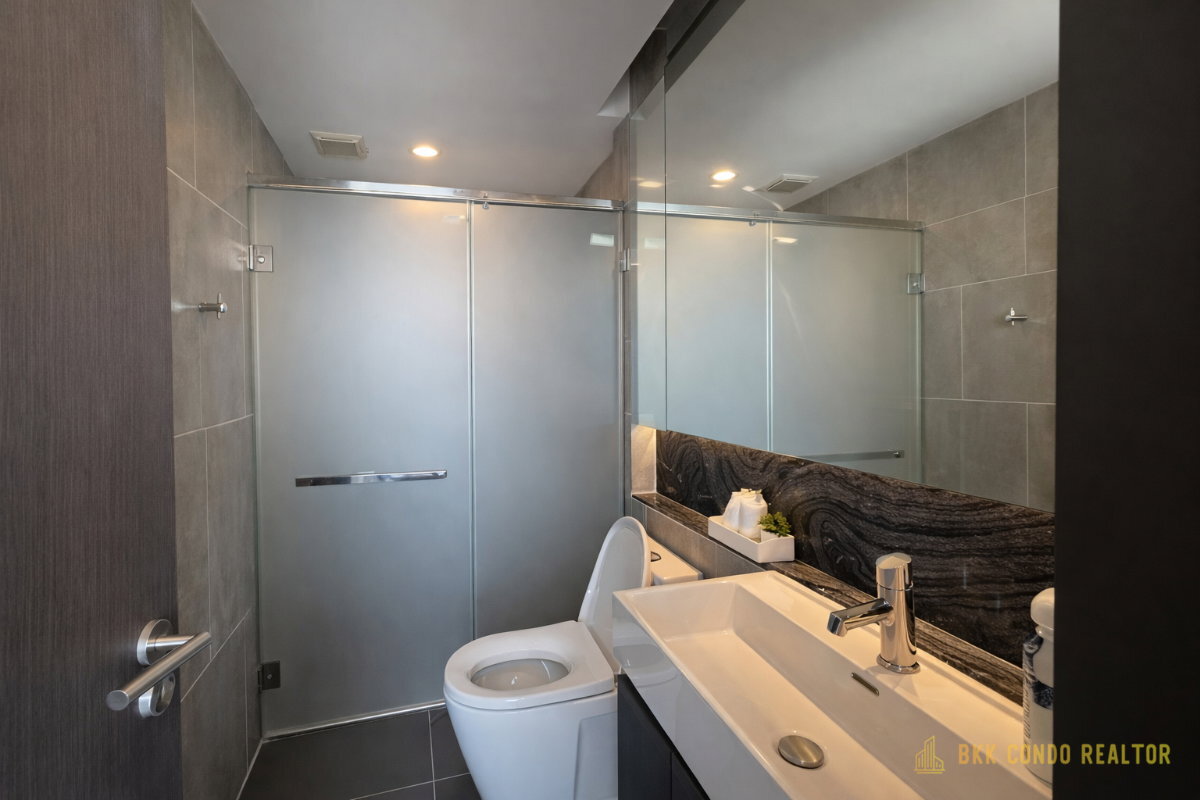 1-Bedroom Condo for Rent at The Lumpini 24 (30 sqm) — Phrom Phong BTS