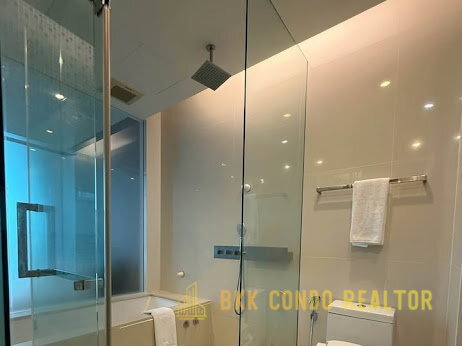 1-Bedroom Condo for Rent at The Room Sukhumvit 21 (55 sqm) — Asoke BTS