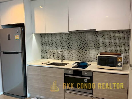 1-Bedroom Condo for Rent at The Room Sukhumvit 21 (55 sqm) — Asoke BTS
