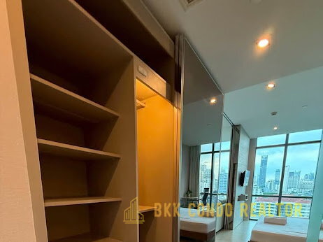 1-Bedroom Condo for Rent at The Room Sukhumvit 21 (55 sqm) — Asoke BTS