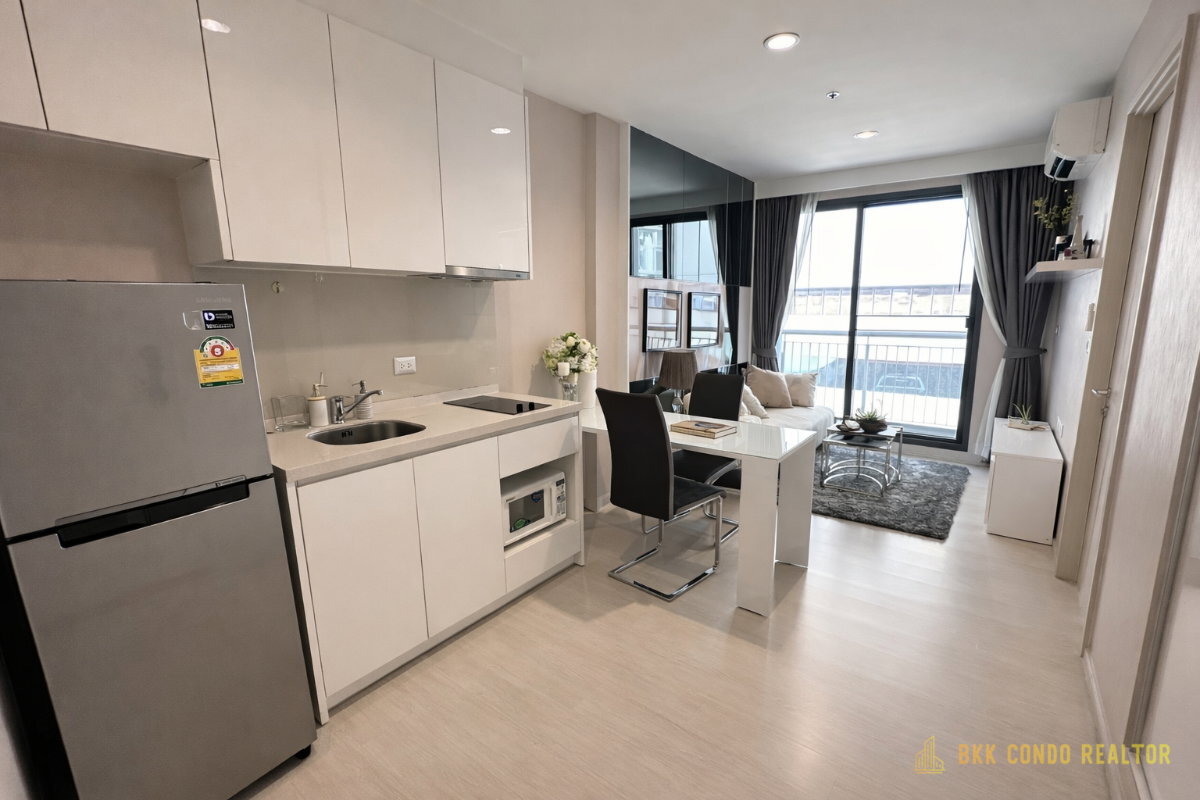 1-Bedroom Condo for Rent at Rhythm Sukhumvit 42 (35 sqm) — Ekkamai BTS