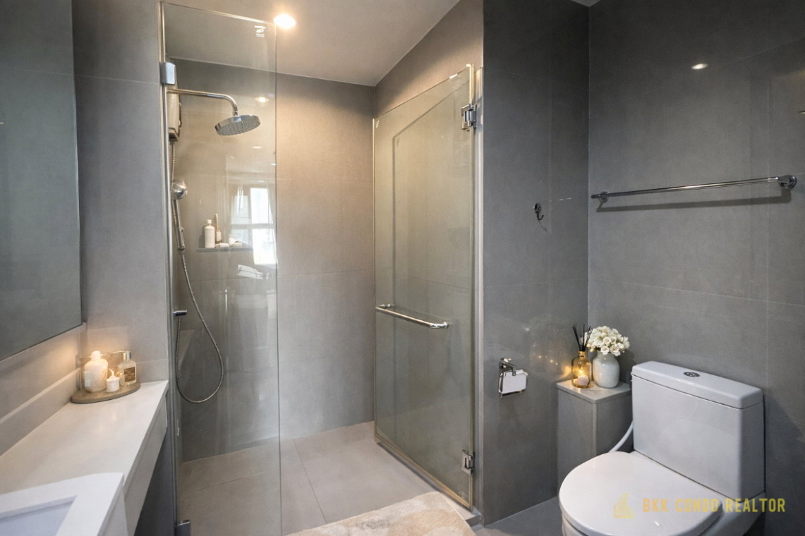 1-Bedroom Condo for Rent at Rhythm Sukhumvit 42 (35 sqm) — Ekkamai BTS