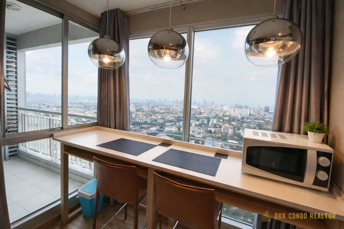 1-Bedroom Condo for Rent at Rhythm Ratchada (47 sqm) — Huai Khwang MRT
