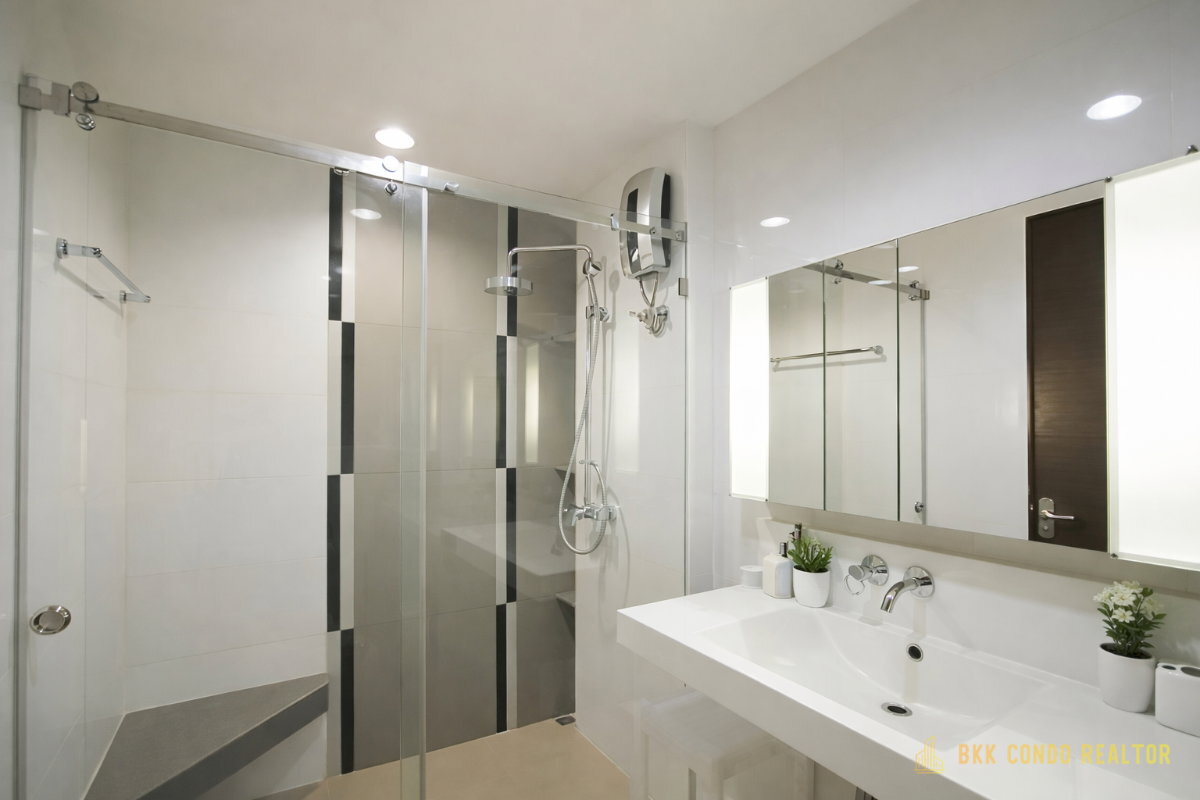a10833-10 1-Bedroom Condo for Rent at Rhythm Ratchada (47 sqm) — Huai Khwang MRT