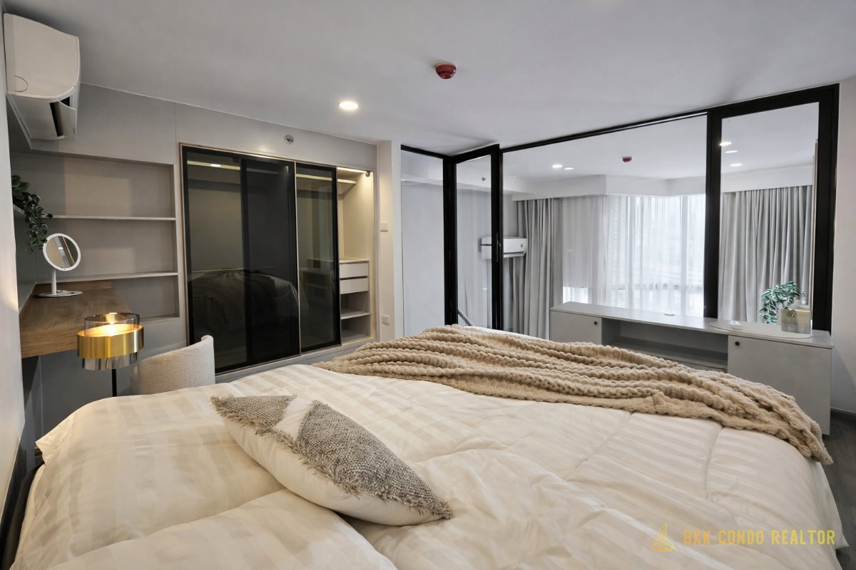 Duplex 1-Bedroom Condo for Rent at Knights Bridge Space Sukhumvit – Rama 4 (35 sqm) — Phra Khanong BTS