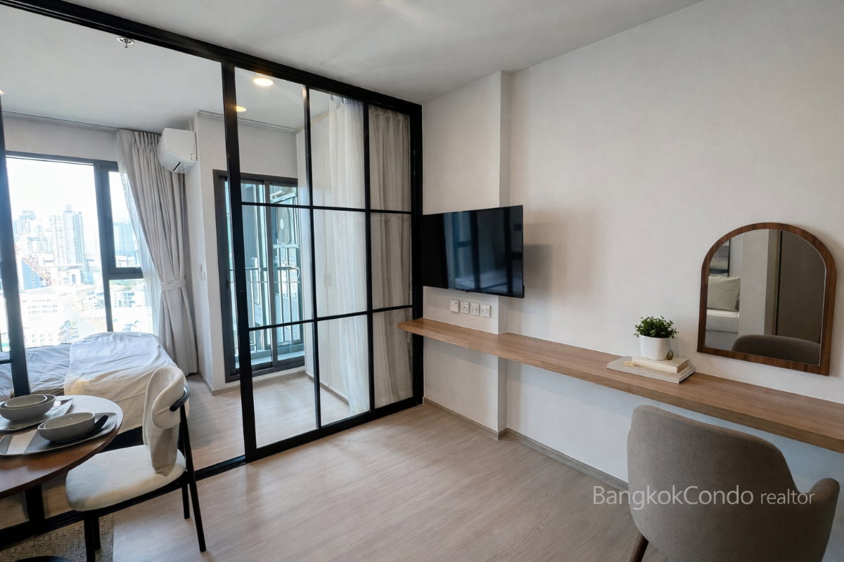 Studio Condo for Rent at Aspire Sukhumvit – Rama 4 (25 sqm) — Phra Khanong BTS