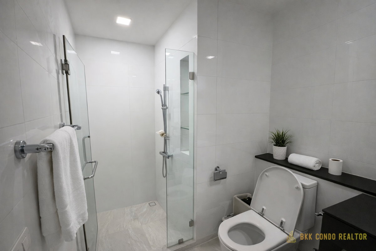 1-Bedroom Condo for Rent at The Coast Condominium (36.8 sqm) — Bangna BTS