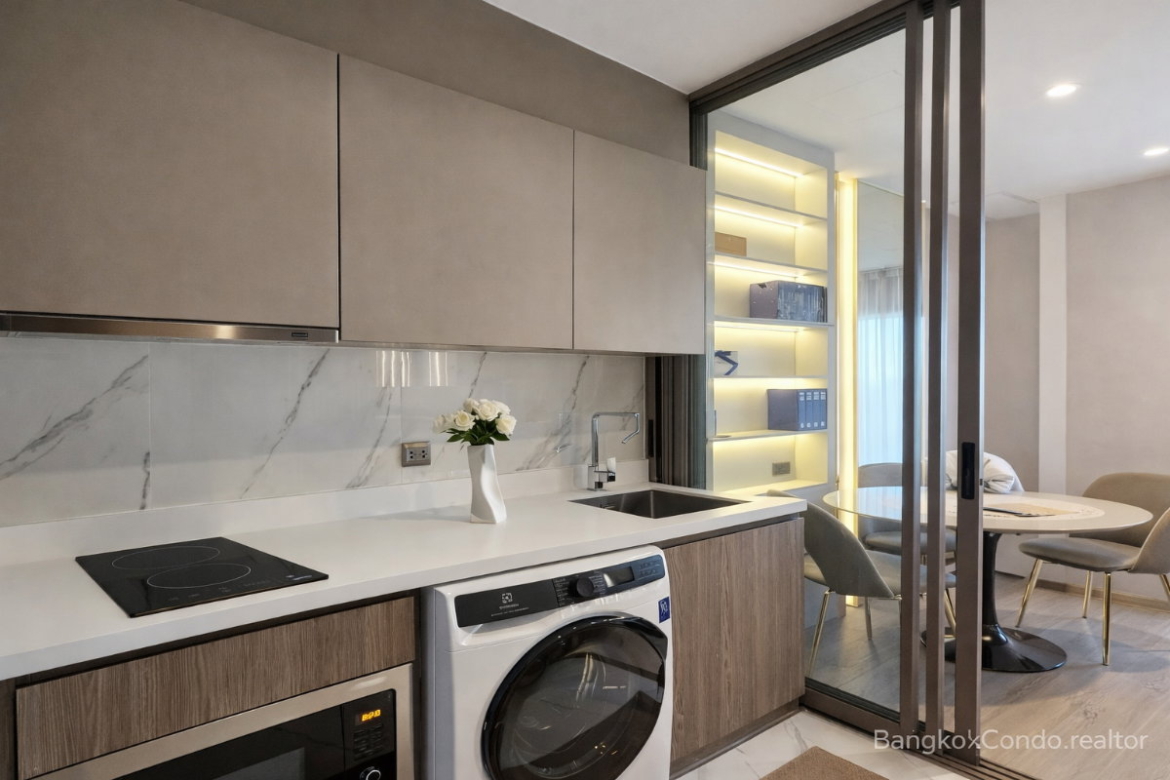 1-Bedroom Condo for Rent at Rhythm Ekkamai Estate (41 sqm) — Ekkamai BTS