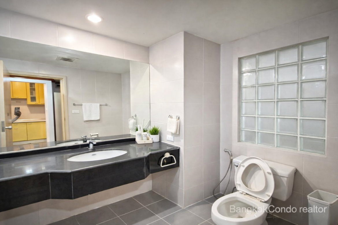 1-Bedroom Condo for Rent at Tridhos Smart Living Si Ayuthaya (57 sqm) — Phaya Thai BTS