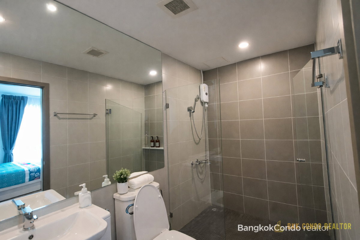 2-Bedroom Condo for Rent at Ideo O2 (53 sqm) — Bangna BTS