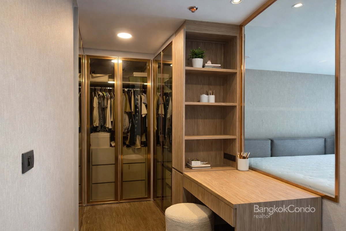 1-Bedroom Condo for Rent at The Rajdamri (68 sqm) — Chidlom BTS