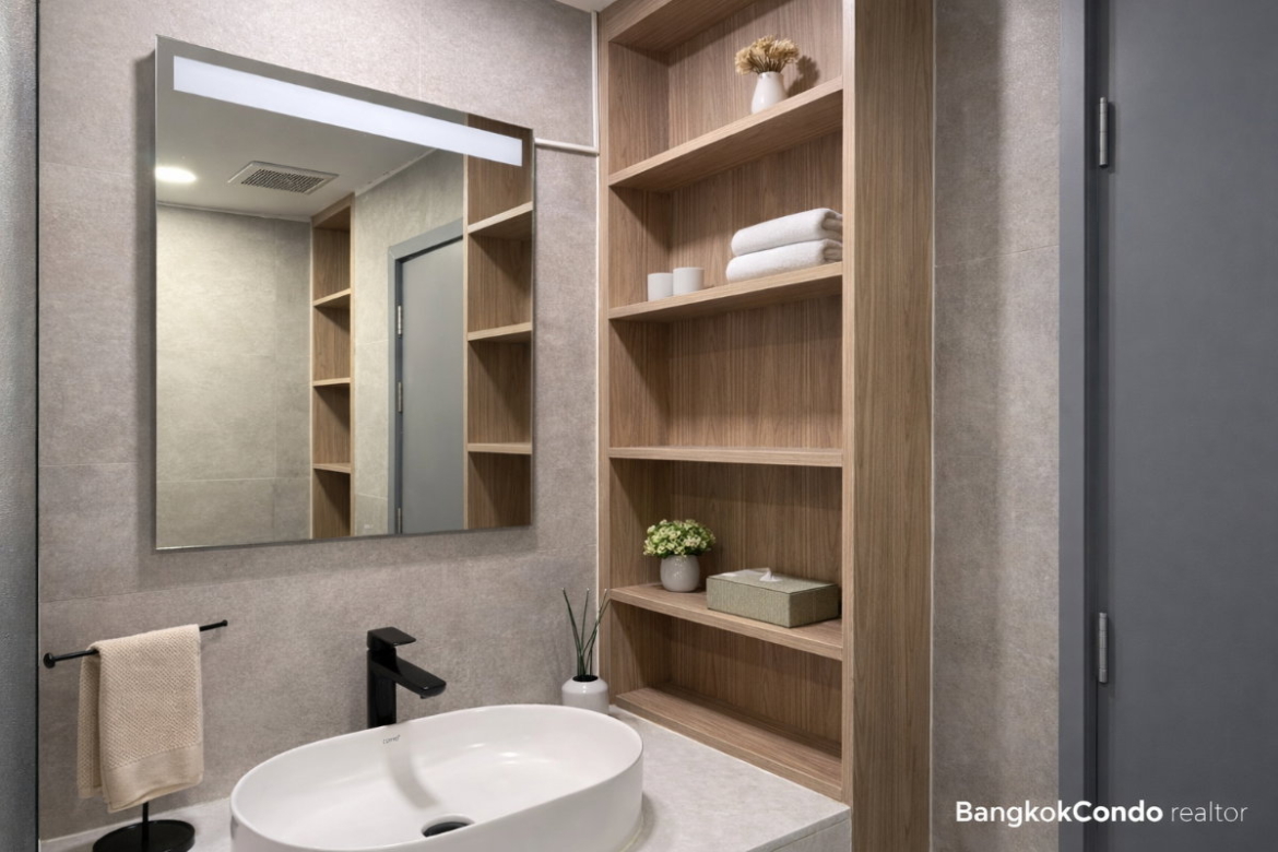 1-Bedroom Condo for Rent at The Rajdamri (68 sqm) — Chidlom BTS