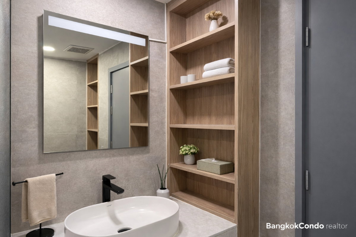 1-Bedroom Condo for Rent at The Rajdamri (68 sqm) — Chidlom BTS