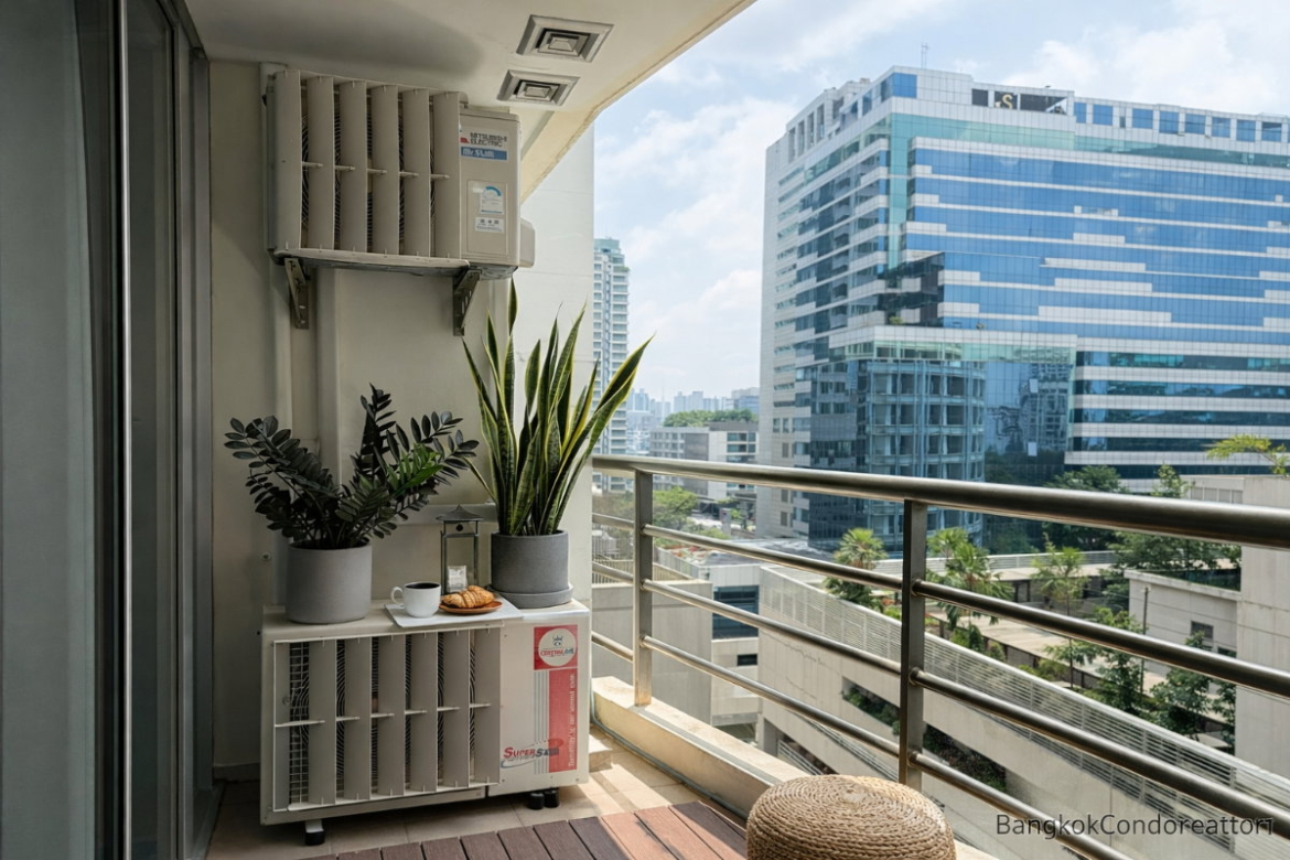 1-Bedroom Condo for Rent at The Rajdamri (68 sqm) — Chidlom BTS