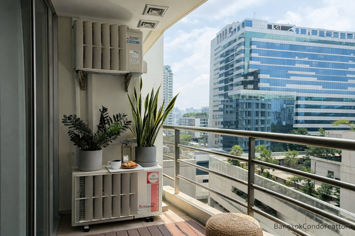 1-Bedroom Condo for Rent at The Rajdamri (68 sqm) — Chidlom BTS