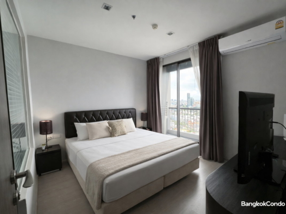 1-Bedroom Condo for Rent at Rhythm Sukhumvit 44/1 (45 sqm) — Phra Khanong BTS