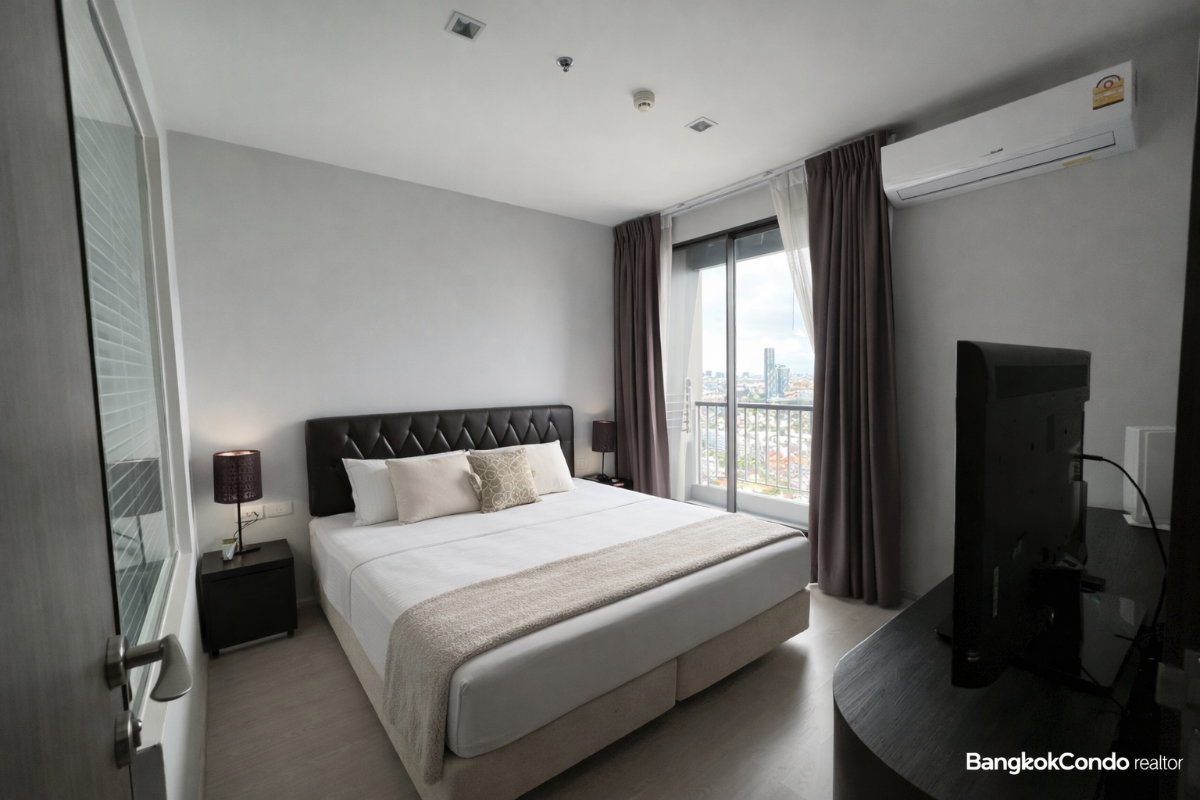 1-Bedroom Condo for Rent at Rhythm Sukhumvit 44/1 (45 sqm) — Phra Khanong BTS