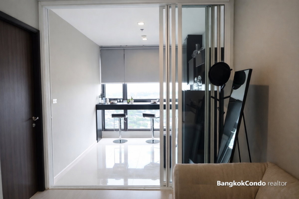 1-Bedroom Condo for Rent at Rhythm Sukhumvit 44/1 (45 sqm) — Phra Khanong BTS