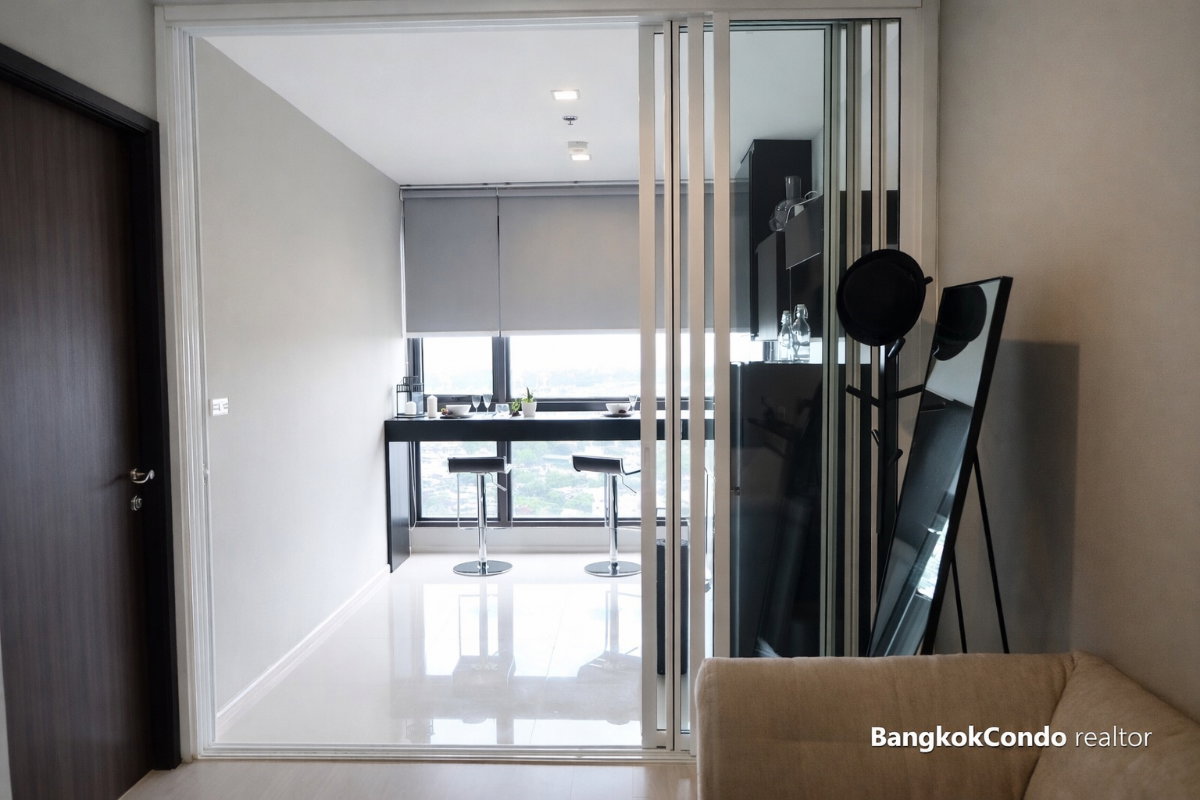 1-Bedroom Condo for Rent at Rhythm Sukhumvit 44/1 (45 sqm) — Phra Khanong BTS