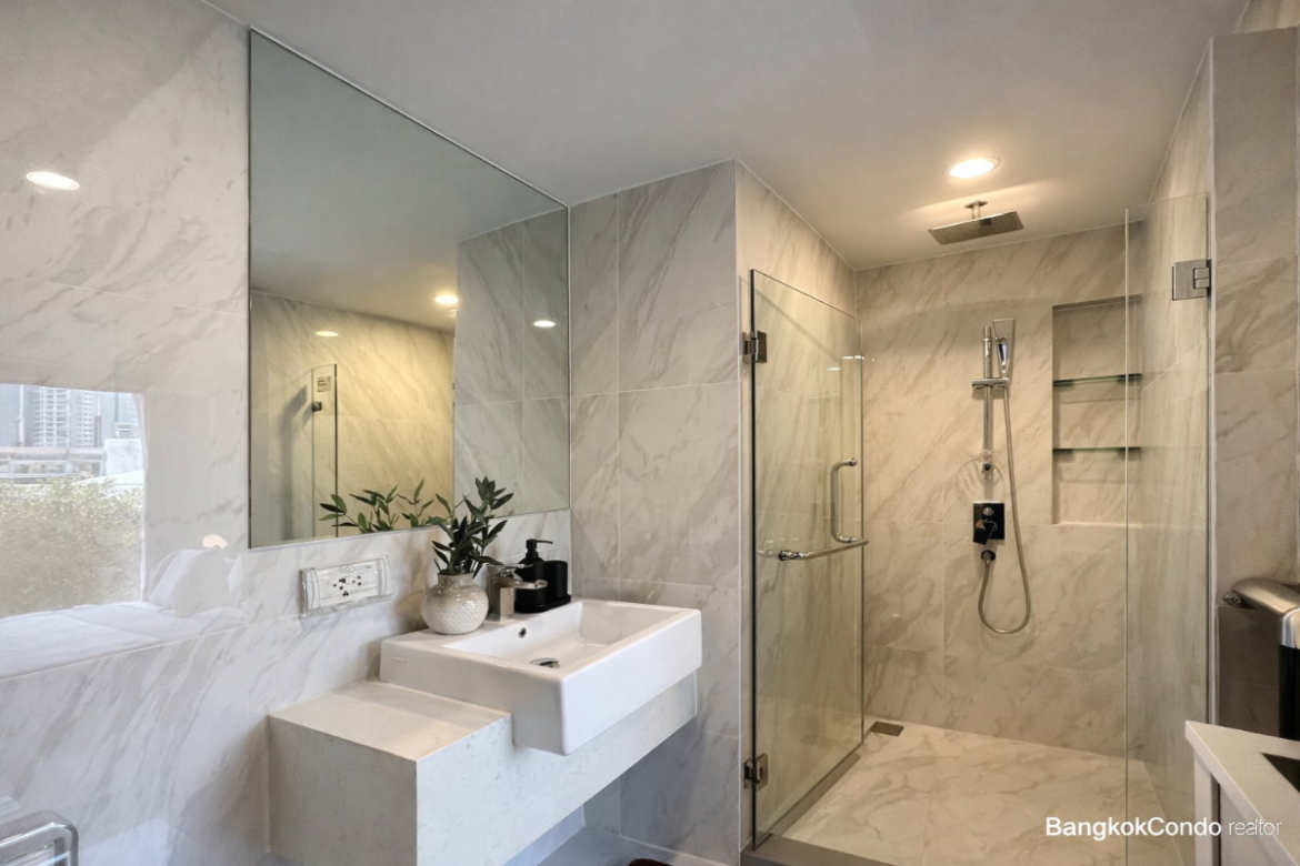 1-Bedroom Condo for Rent at IDEO Mobi Sukhumvit 40 (34.55 sqm) — Ekkamai BTS