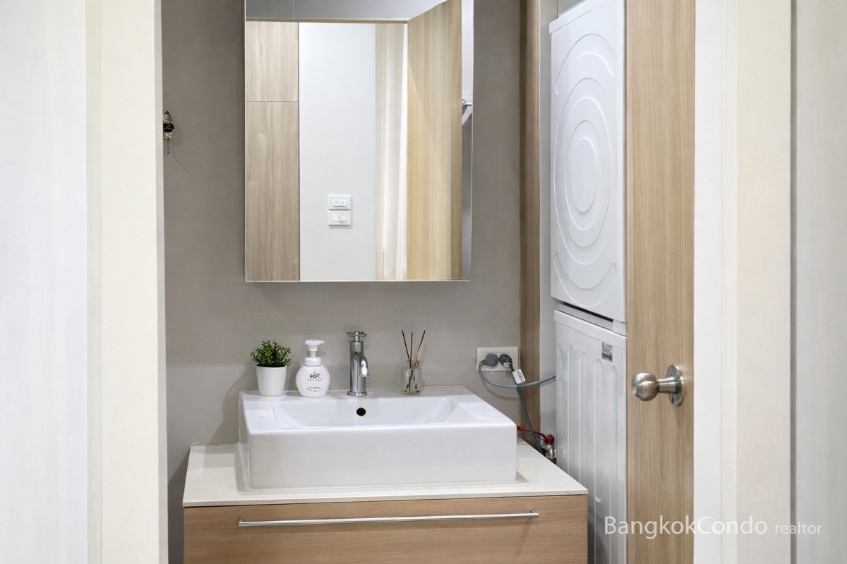 1-Bedroom Condo for Rent at The Issara Ladprao (50 sqm) — Ha Yaek Lat Phrao BTS