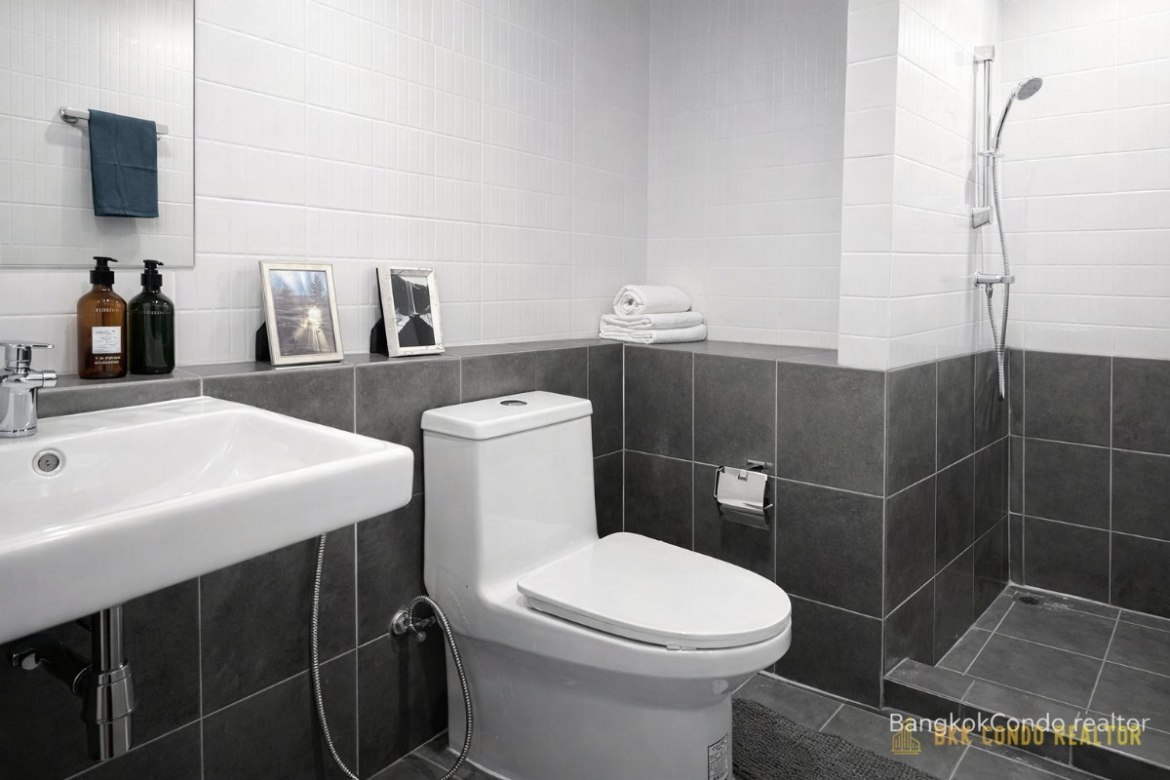 1-Bedroom Plus Condo for Rent at Niche Mono Rama 9 (32 sqm) — Rama 9 MRT
