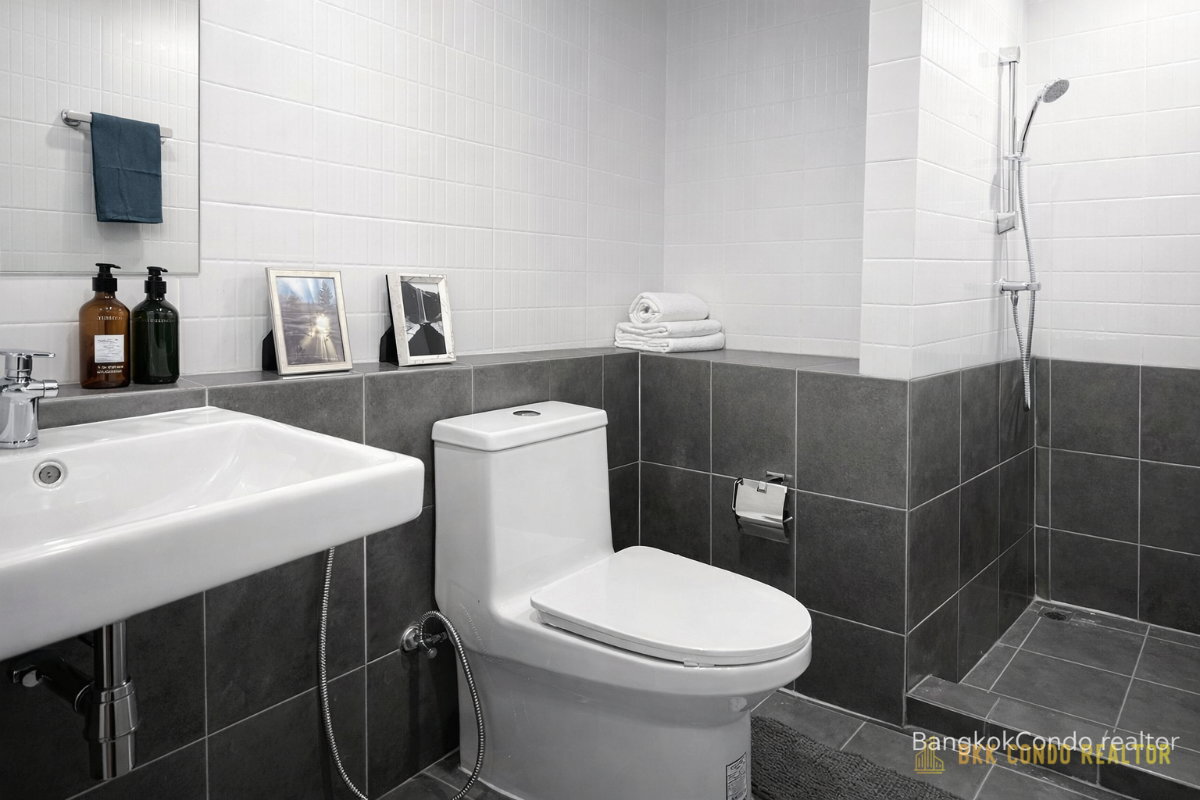 1-Bedroom Plus Condo for Rent at Niche Mono Rama 9 (32 sqm) — Rama 9 MRT