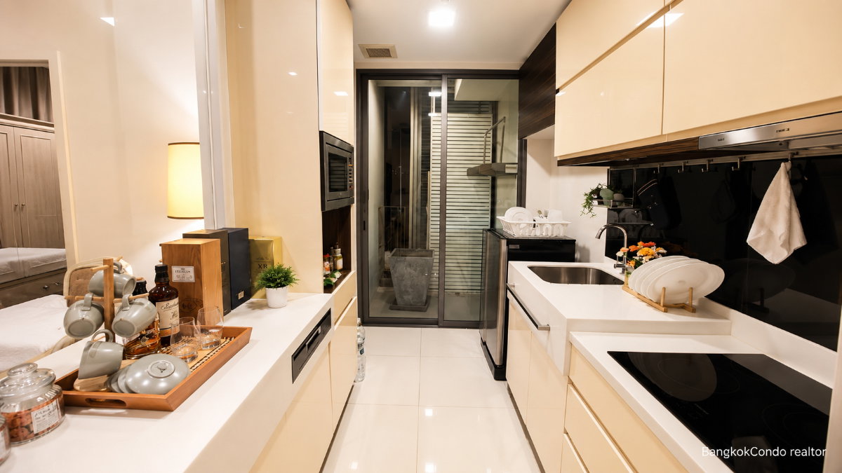 2-Bedroom Condo for Rent at The Room Sukhumvit 62 (76 sqm) — Bang Chak BTS