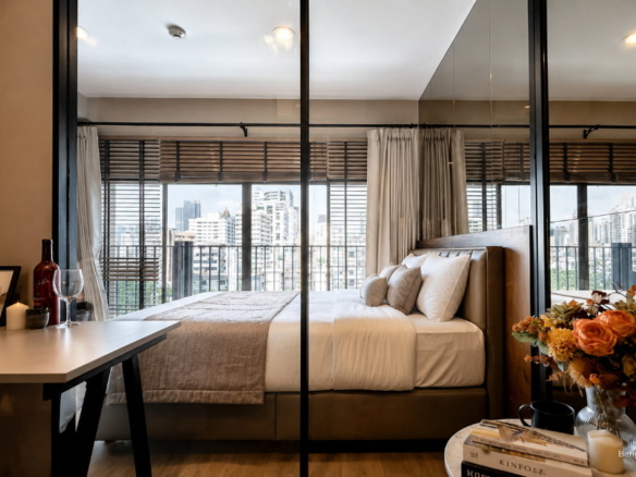 1-Bedroom Plus Condo for Rent at Noble Above Wireless Ruamrudee (65.5 sqm) — Ploenchit BTS