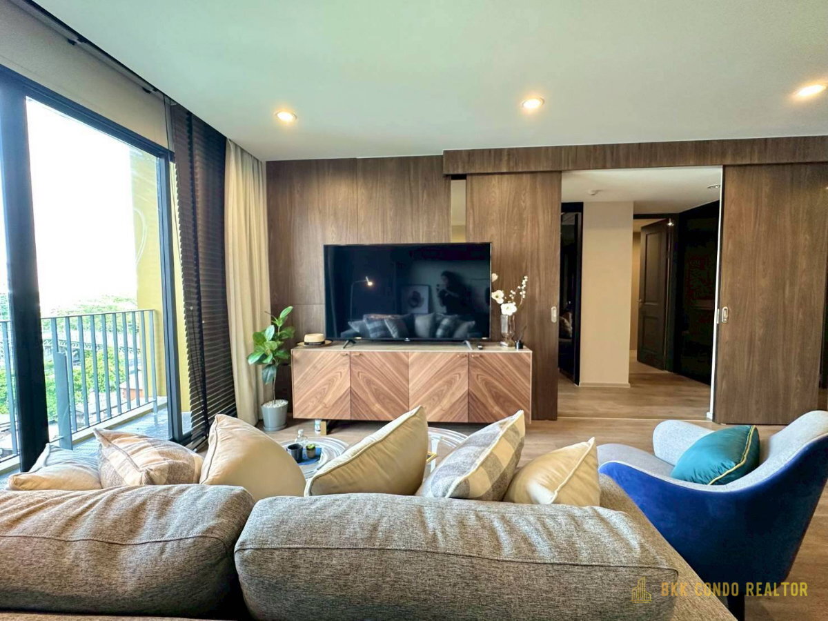 a11581-03 1-Bedroom Plus Condo for Rent at Noble Above Wireless Ruamrudee (65.5 sqm) — Ploenchit BTS