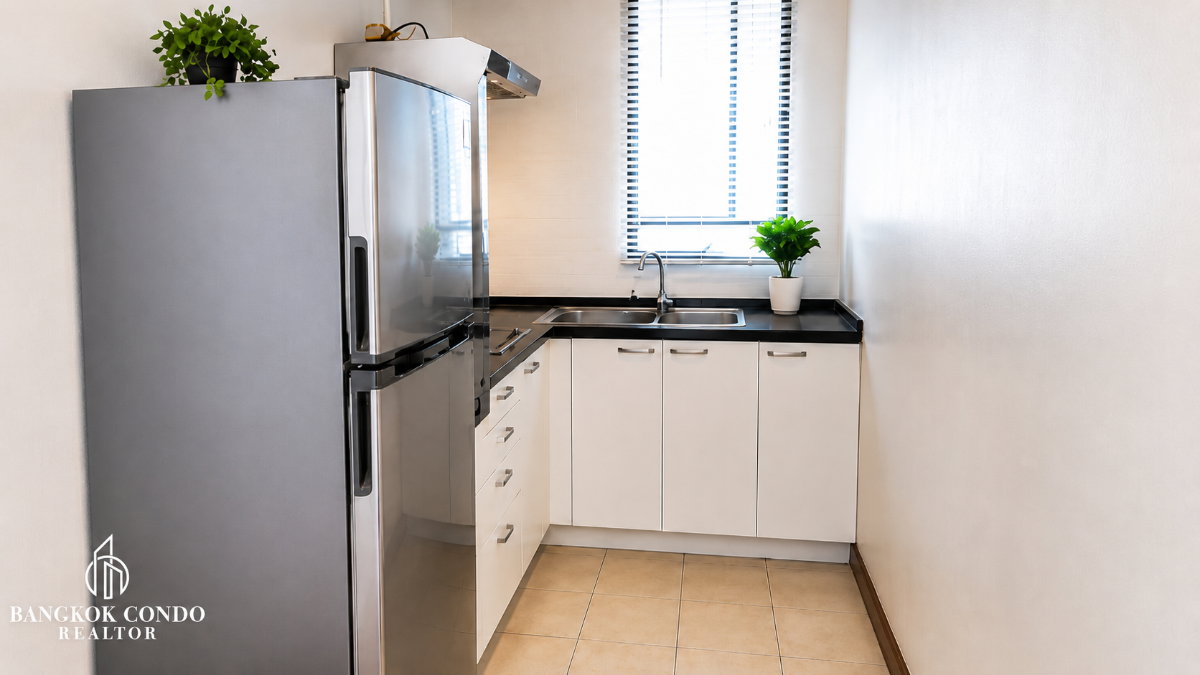 Spacious 1-Bedroom Condo for Rent at Sukhumvit Plus (45 sqm) — Phra Khanong BTS