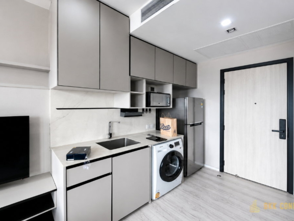 1-Bedroom Condo for Rent at The Room Phayathai (28 sqm) — Phaya Thai BTS