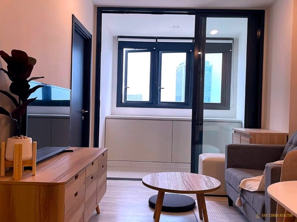 1-Bedroom Condo for Rent at XT Huaikhwang (35 sqm) — Huai Khwang MRT