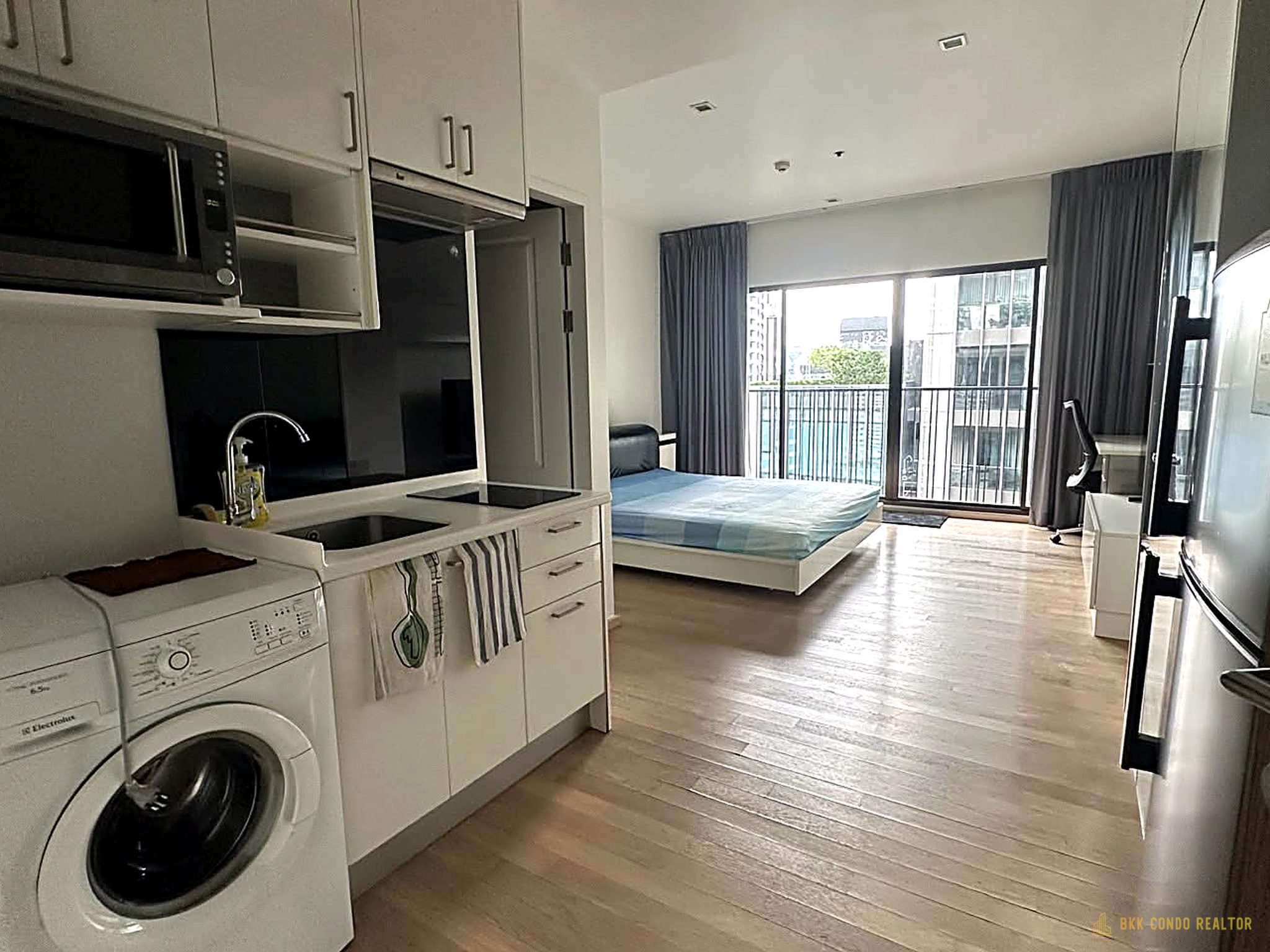 Studio Condo for Rent at Noble Refine Sukhumvit 26 (32 sqm) — Phrom Phong BTS