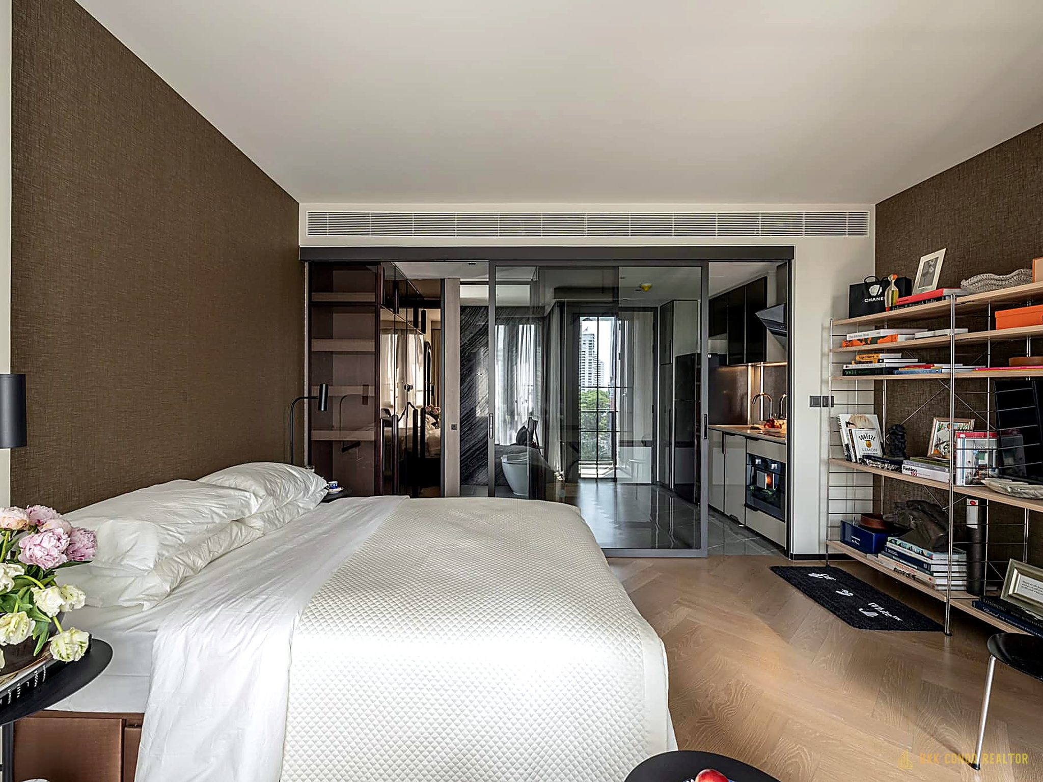 1-Bedroom Condo for Rent at The Reserve Sukhumvit 61 (31 sqm) — Ekkamai BTS