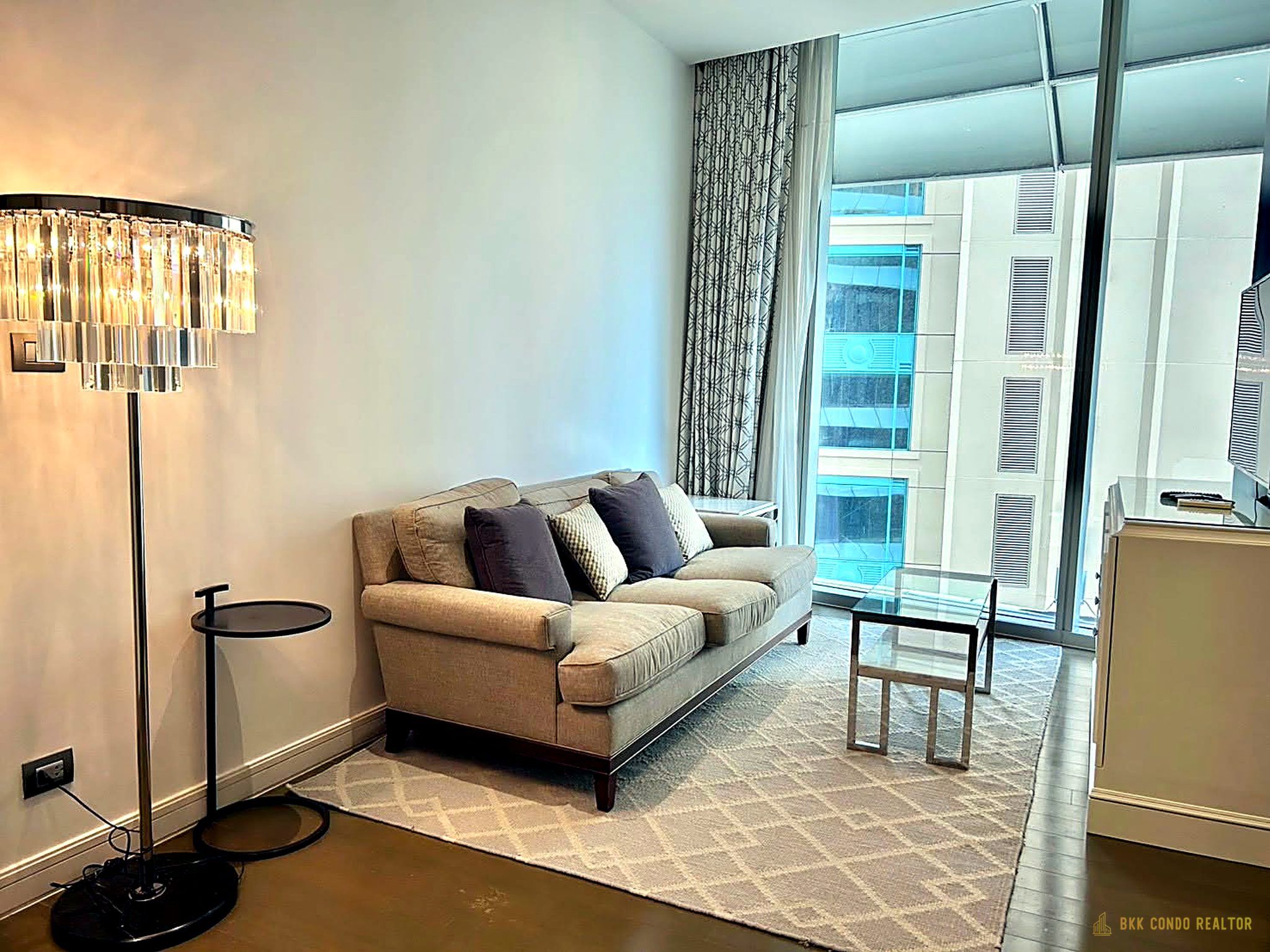 1-Bedroom Condo for Rent at Magnolias Ratchadamri Boulevard (59 sqm) — Chidlom BTS