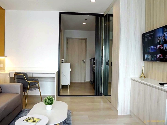 Studio Condo for Rent at Life One Wireless (28 sqm) — Ploenchit BTS