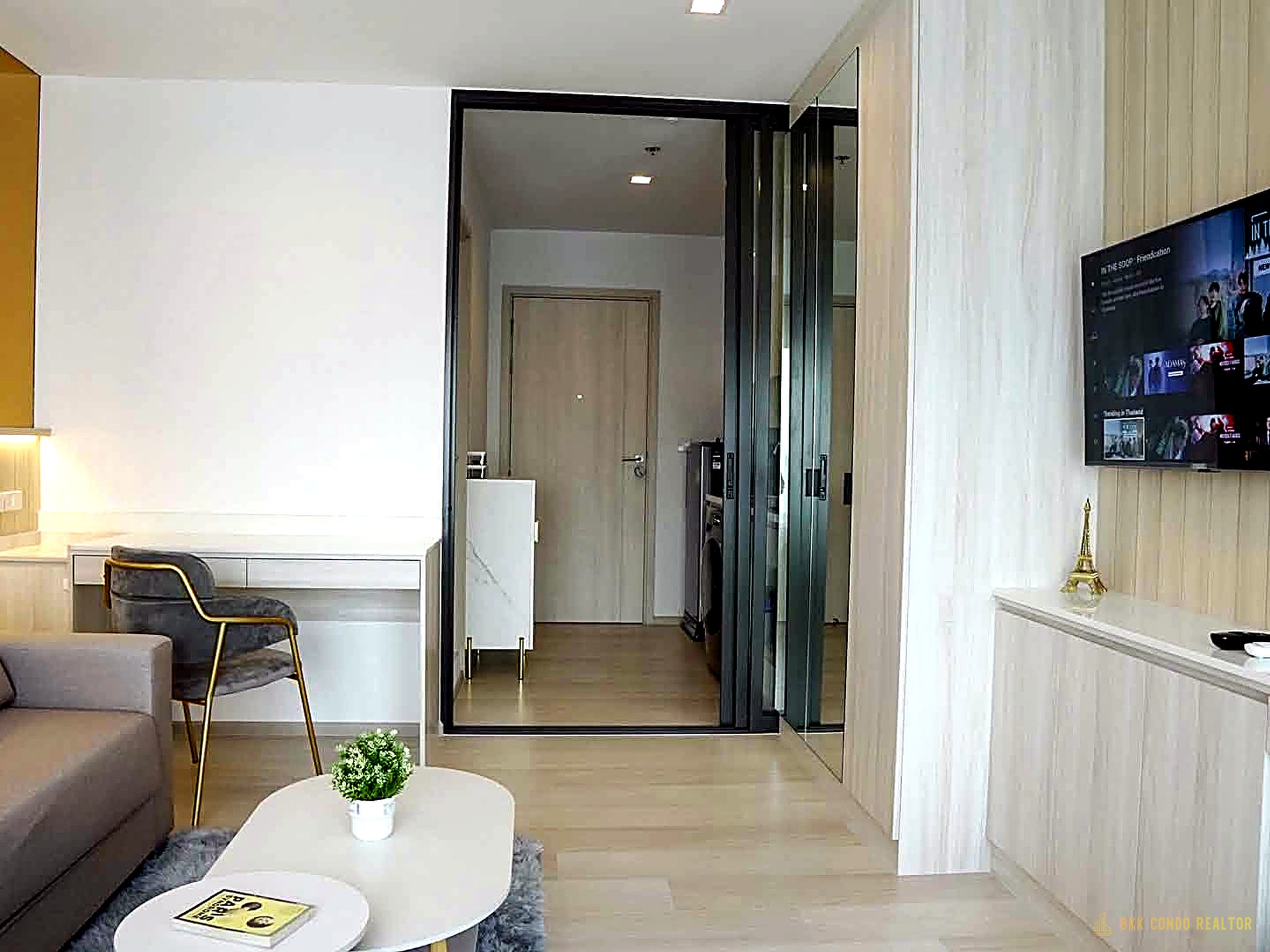 Studio Condo for Rent at Life One Wireless (28 sqm) — Ploenchit BTS