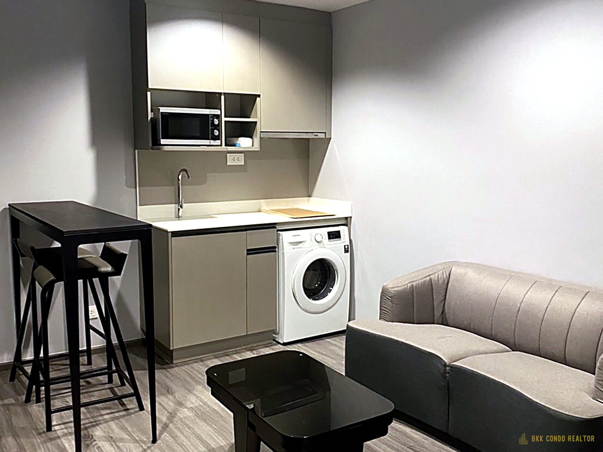 1-Bedroom Condo for Rent at Ideo Mobi Rangnam (35 sqm) — Victory Monument BTS