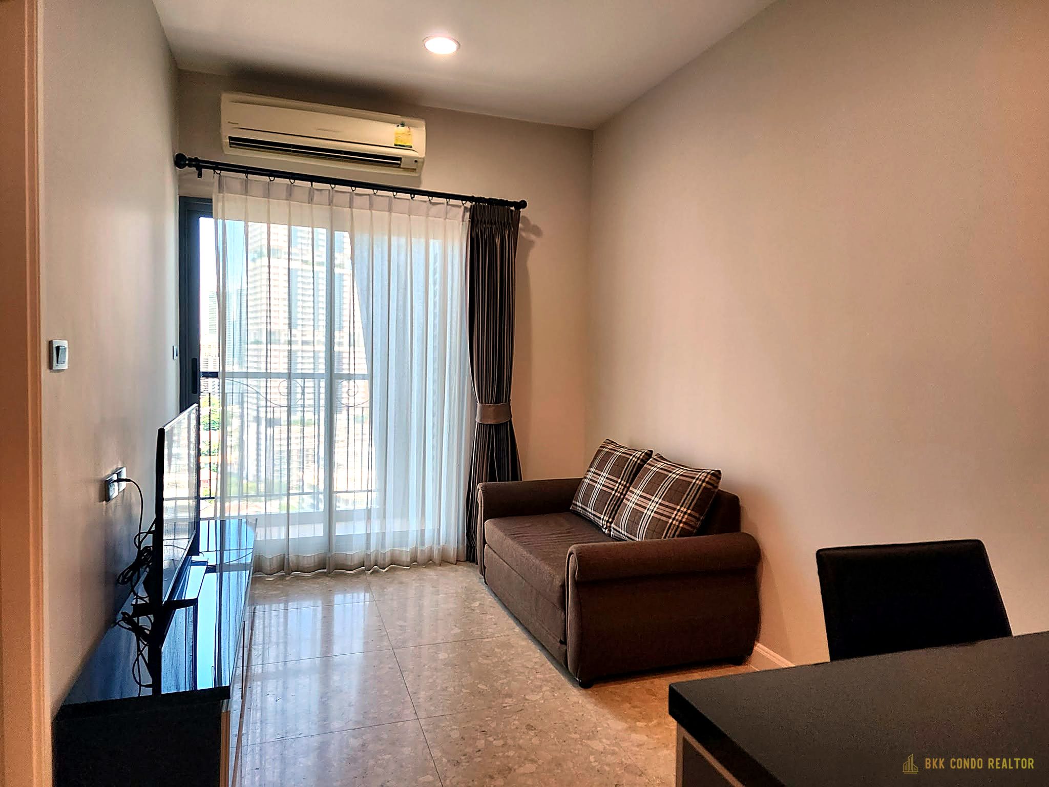 1-Bedroom Condo for Rent at The Crest Sukhumvit 34 (35 sqm) — Thonglor BTS