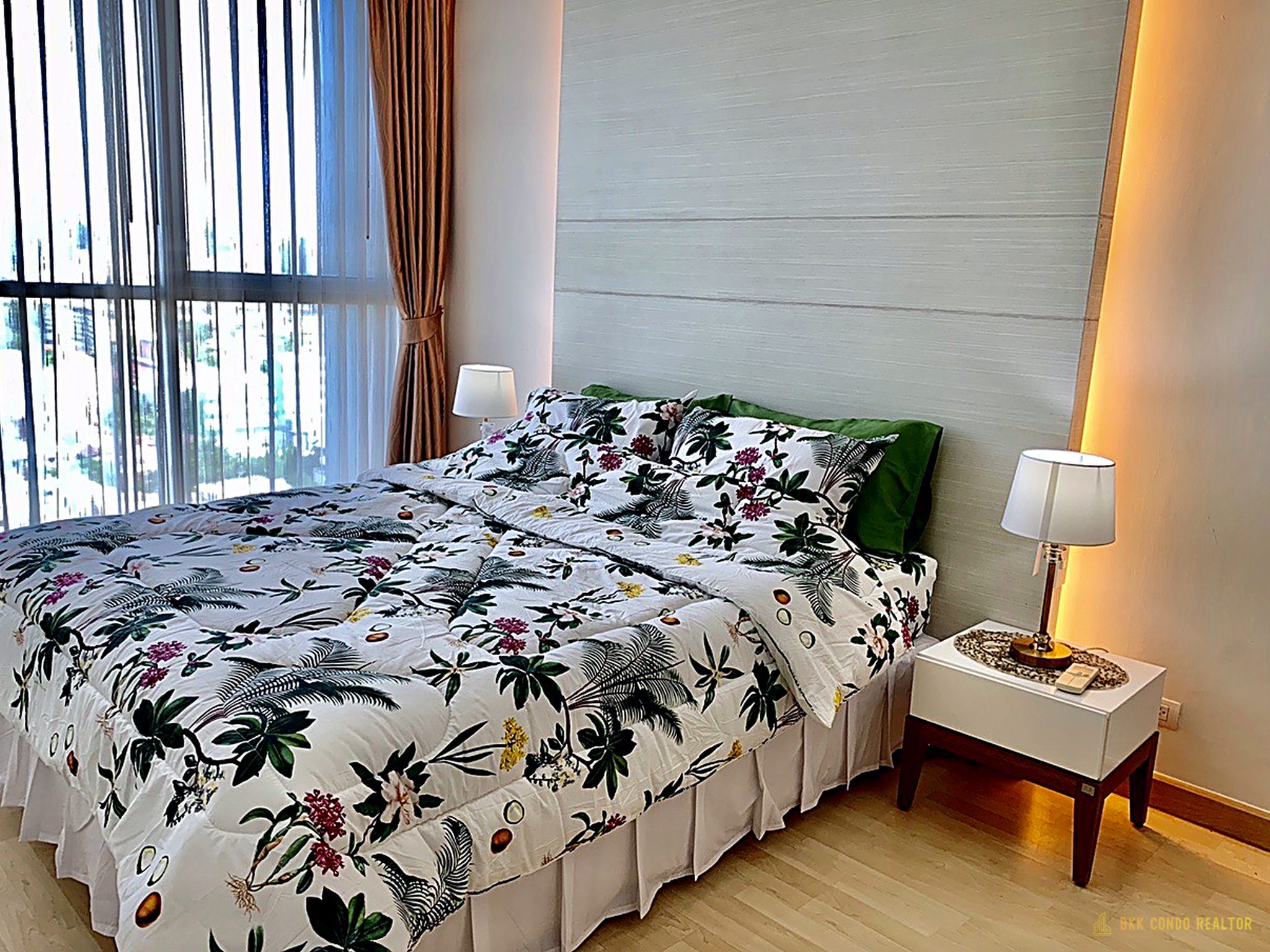 1-Bedroom Condo for Rent at Ideo Mix Phaholyothin (38 sqm) — Saphan Khwai BTS