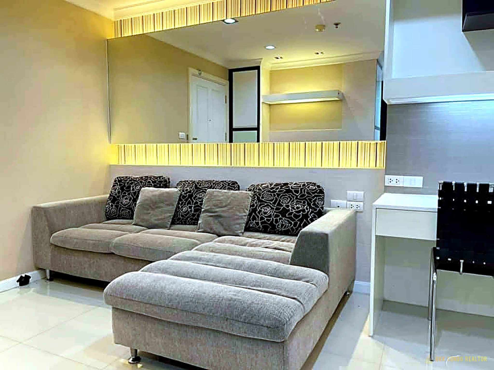 1-Bedroom Condo for Rent at Lumpini Place Rama 9 – Ratchada (37 sqm) — Rama 9 MRT