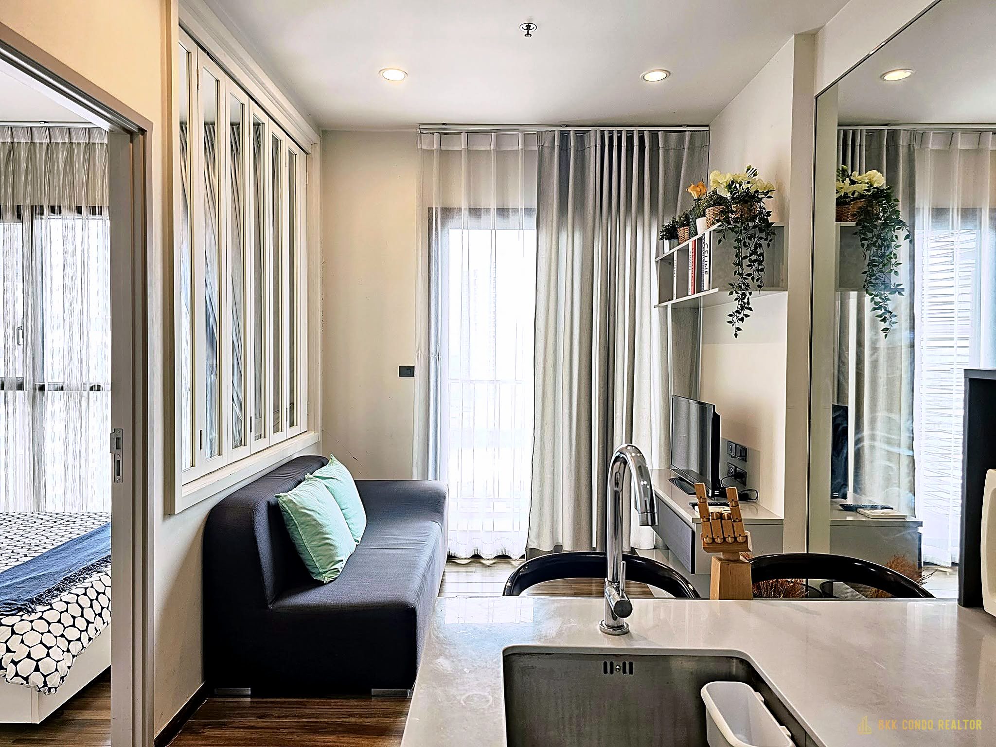 1-Bedroom Condo for Rent at Wyne Sukhumvit (31 sqm) — Phra Khanong BTS