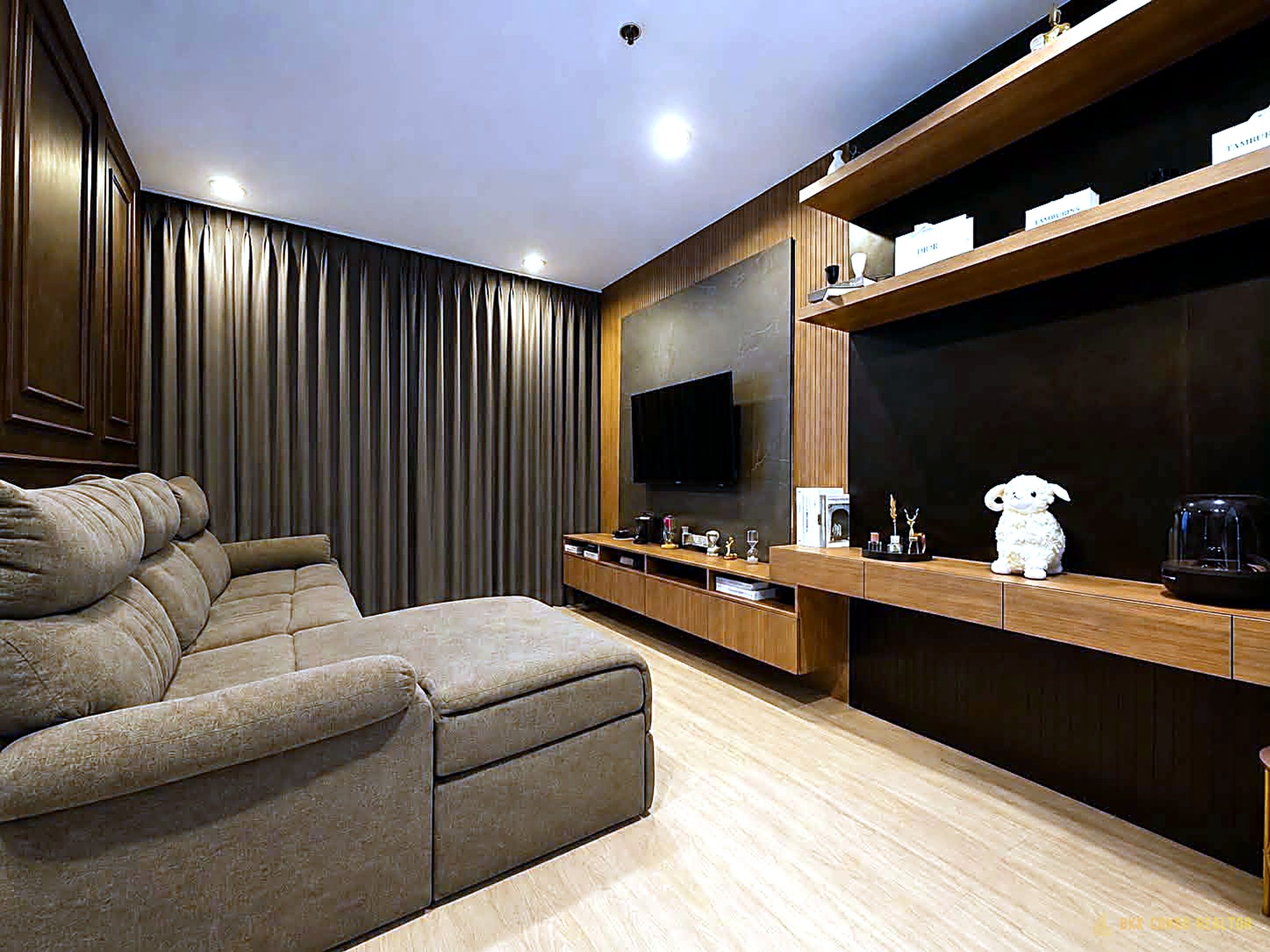 2-Bedroom Condo for Rent at The Address Siam (84 sqm) — Ratchathewi BTS