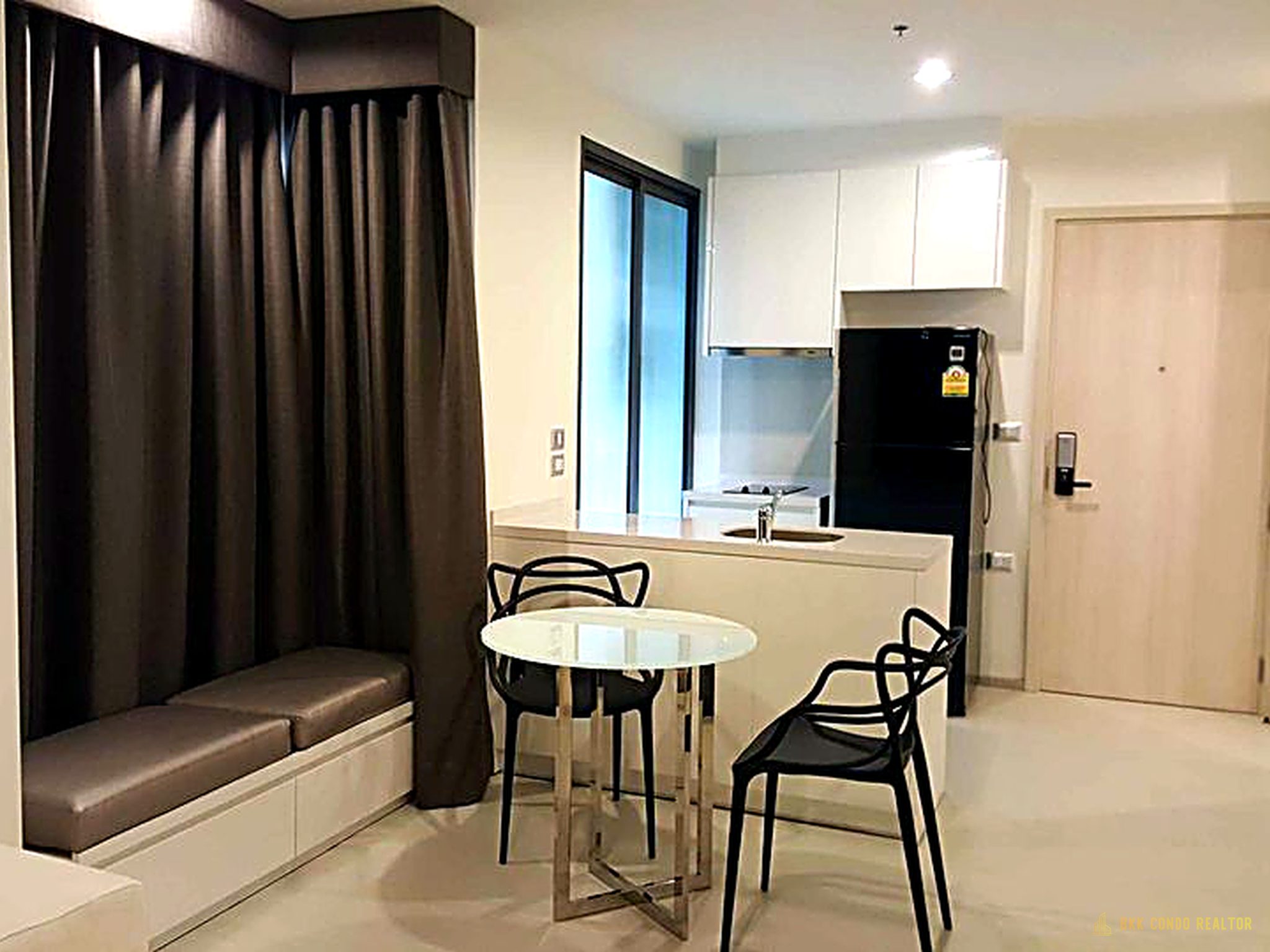 1-Bedroom Condo for Rent at Rhythm Sukhumvit 42 (48 sqm) — Ekkamai BTS